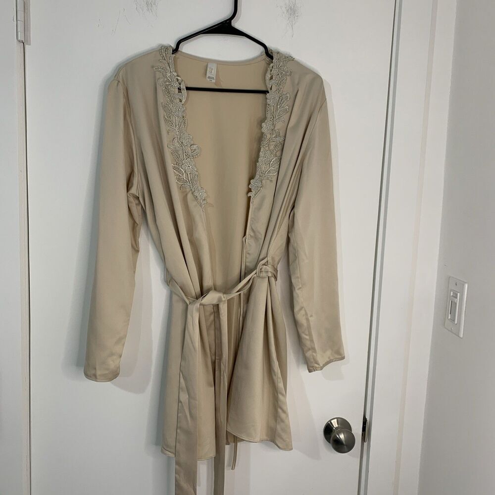 Flora Nikrooz Robe Women S/M Stella Cover Satin Wrap Almond Floral Embroidered‎
